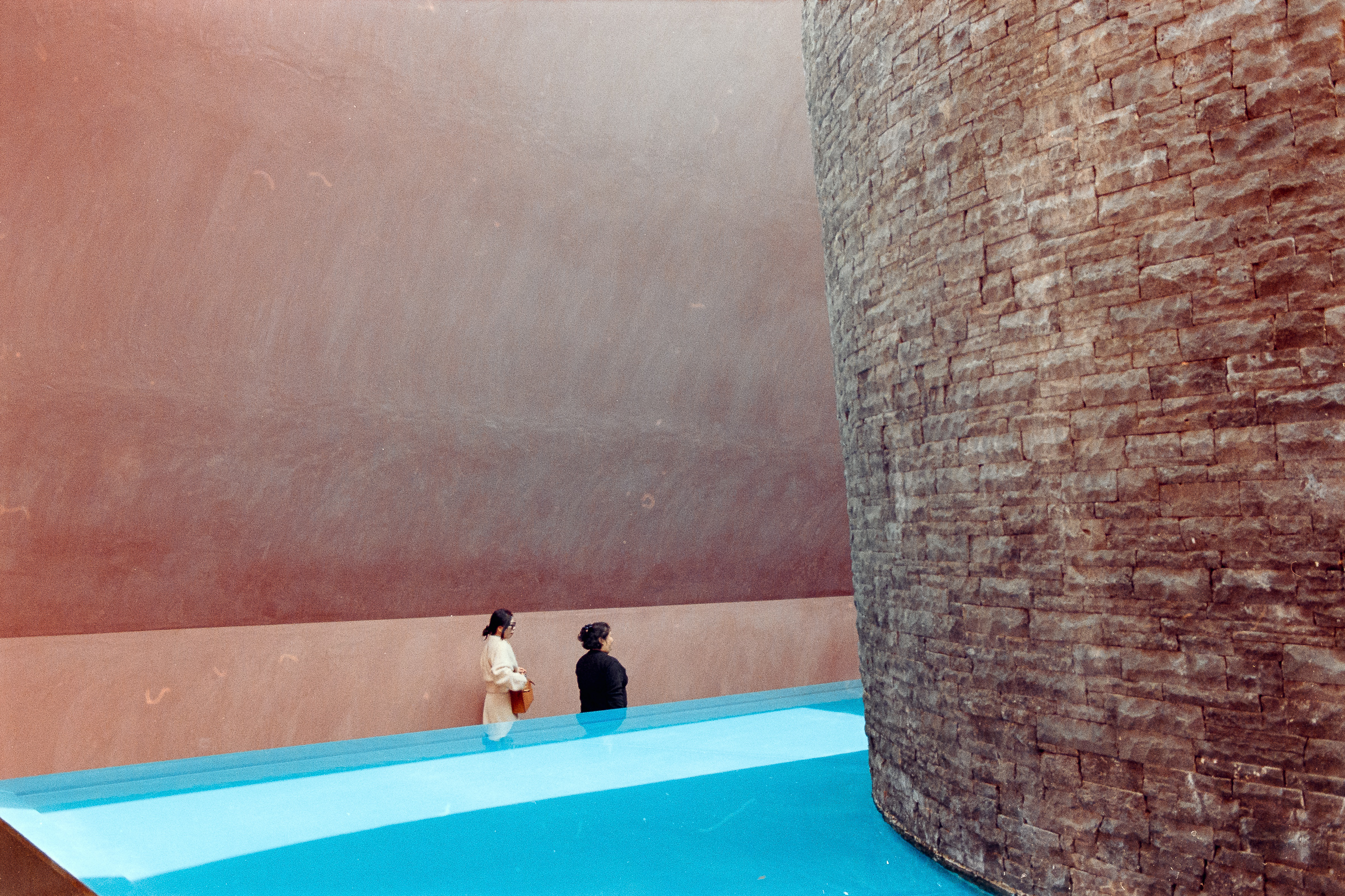 Photo of the water pool and central sculpture in Within Without at the National Gallery of Australia
